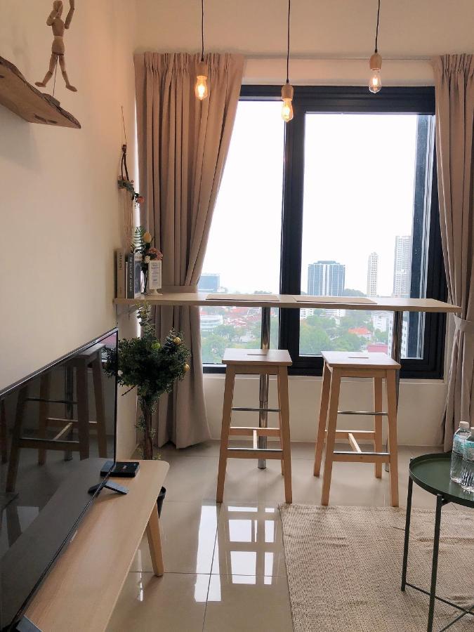 Tropicana 218 Macalister Netflix Seaview Pangsapuri *